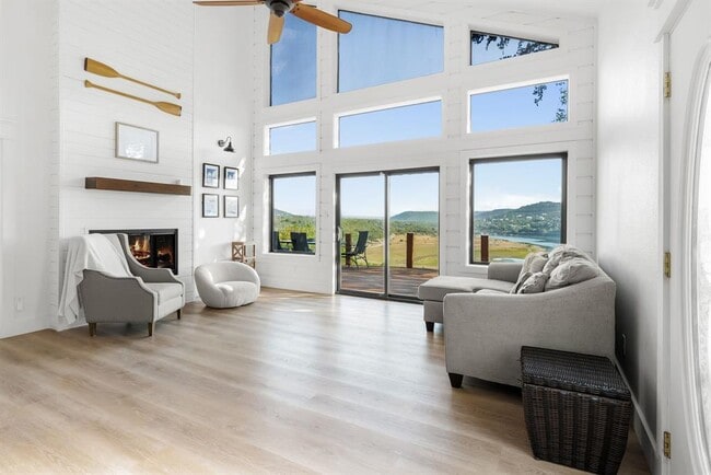 Building Photo - 18300 W Rim Dr