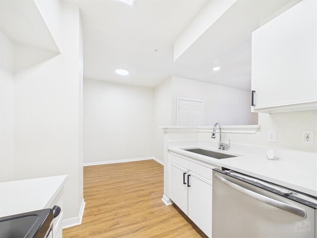 Building Photo - 2320 Gracy Farms Ln