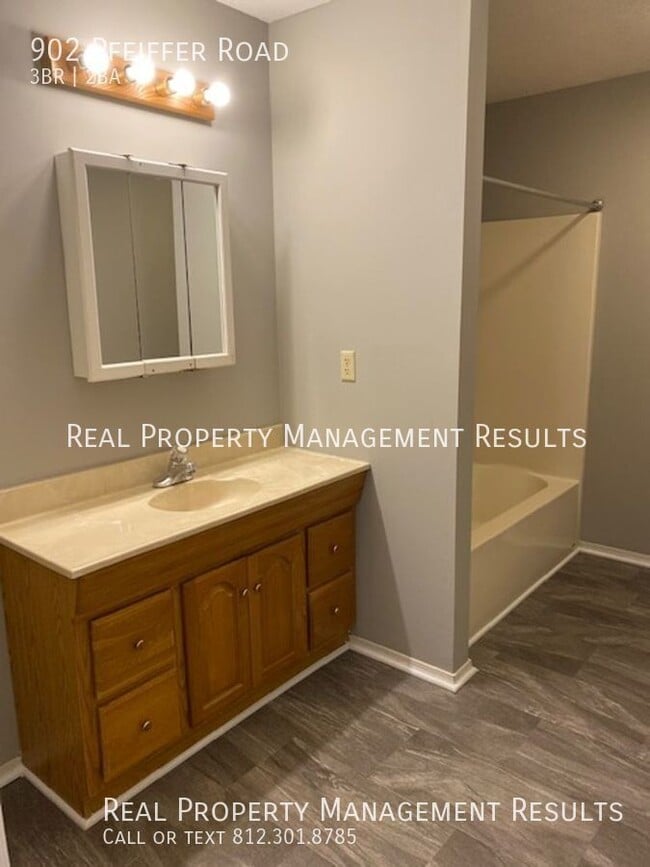 Building Photo - 902 Pfeiffer Rd