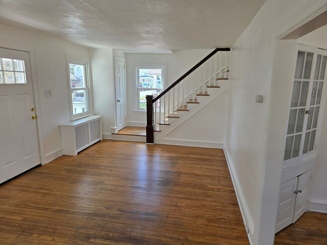 Building Photo - 19 Champlain Ave