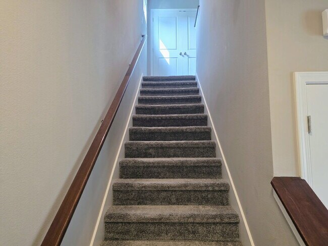 Building Photo - 2316 Hazeltine Pl