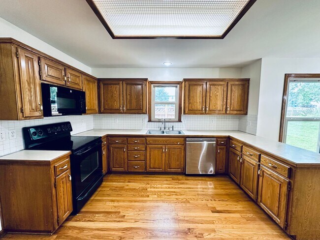 Building Photo - {15031} Charming Two Story Home + Huge, Fenced Yard + Cul de Sac