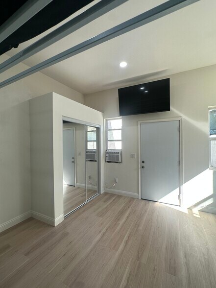 Building Photo - 1223 Elden Ave