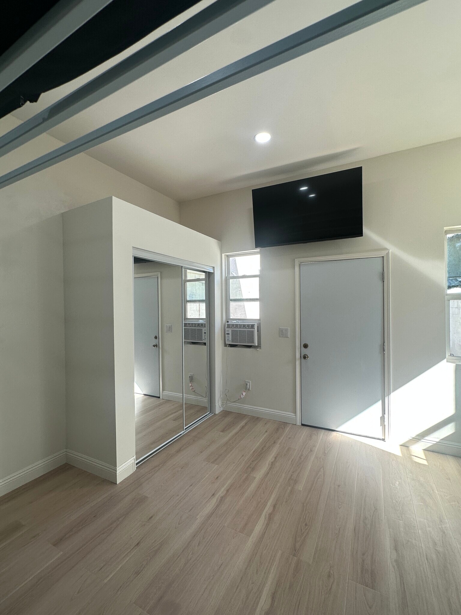 Building Photo - 1223 Elden Ave