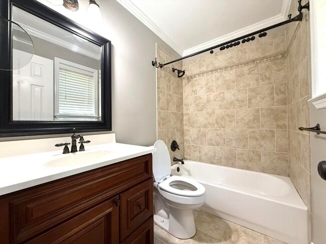 Building Photo - 223 Westmont Dr