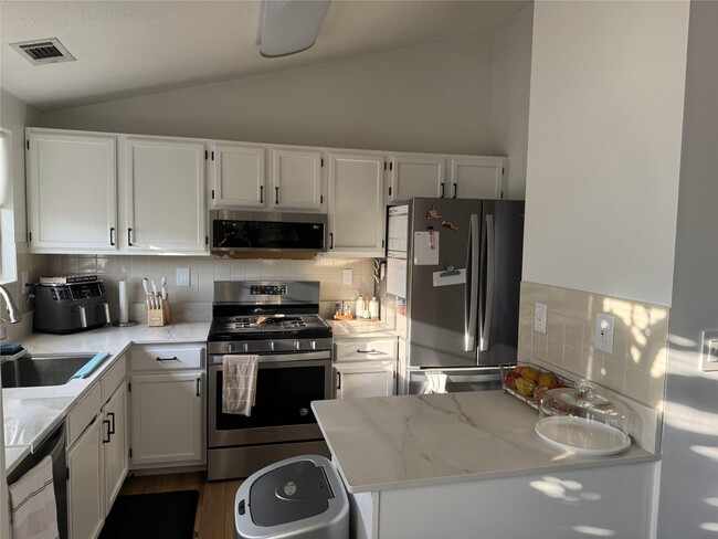 Building Photo - 3102 Whispering Hills Dr