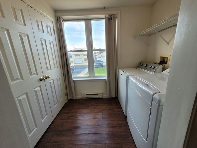 Building Photo - 984 W Main St