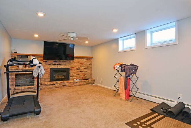 Building Photo - Spacious 4 bedroom home in Beautiful Prior Lake, MN