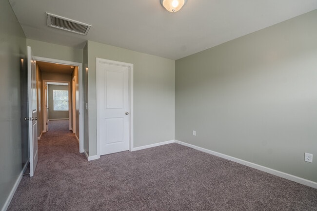 Building Photo - 242 Enclave Wy