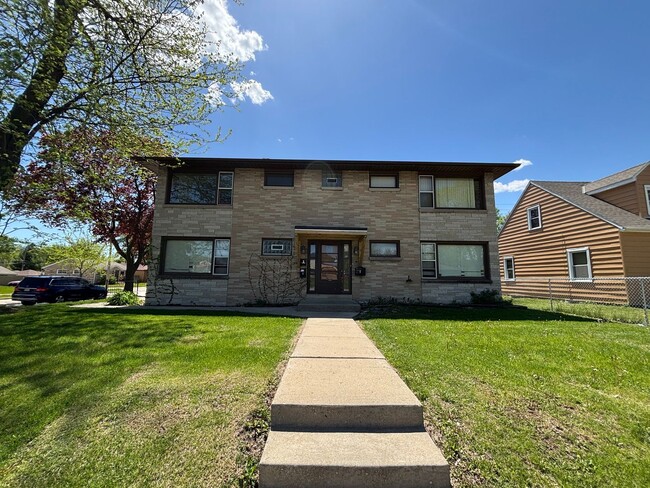 Primary Photo - 7305 W Hampton Ave