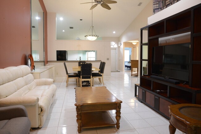 Building Photo - 7557 Lexington Club Blvd