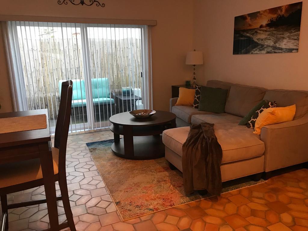 Building Photo - 2800 Pine Tree Dr