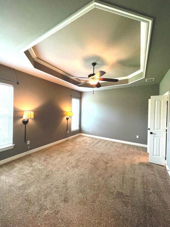 Building Photo - Stunning 4-Bedroom 3-Bath Home for Lease i...