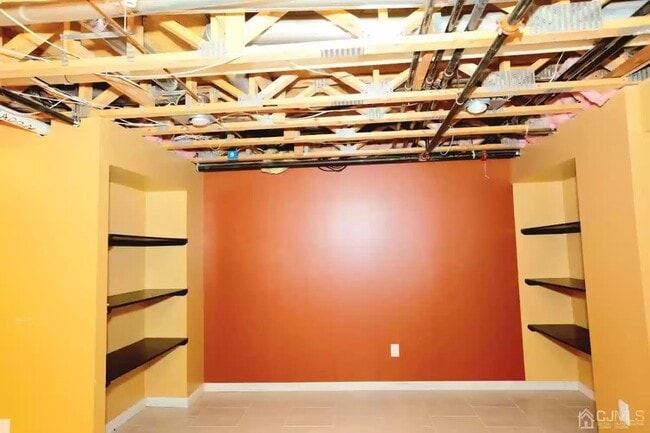 Building Photo - 45 Forest Dr