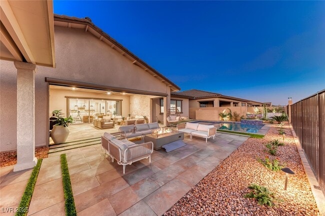 Primary Photo - 375 Portus Delphini Ct