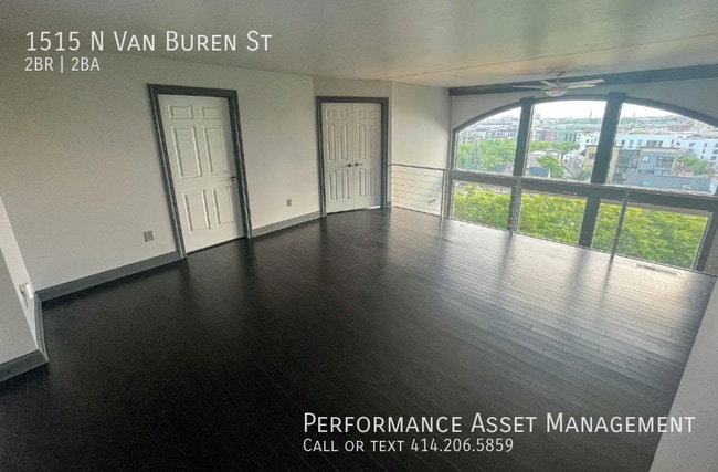 Building Photo - 1515 N Van Buren St