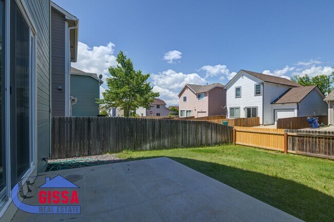 Building Photo - Cute home with engineered hardwood flooring throughout is available now!