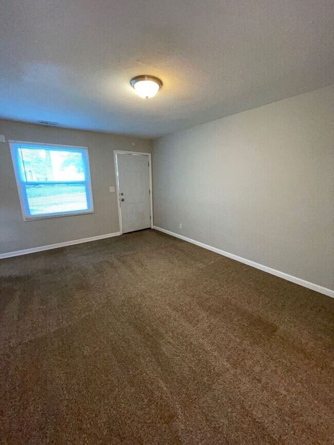 Building Photo - Adorable Updated 1 Bed with 1 Bathroom Rem...