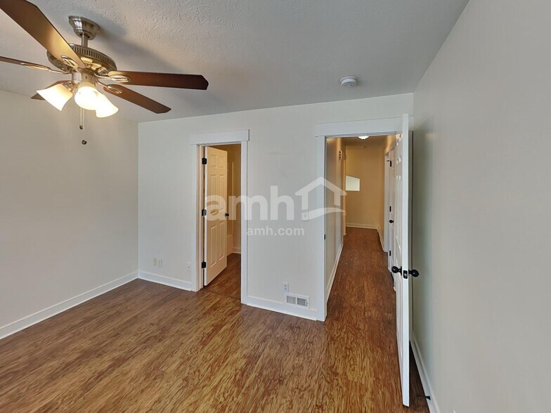 Building Photo - 5806 S Stone Flower Way