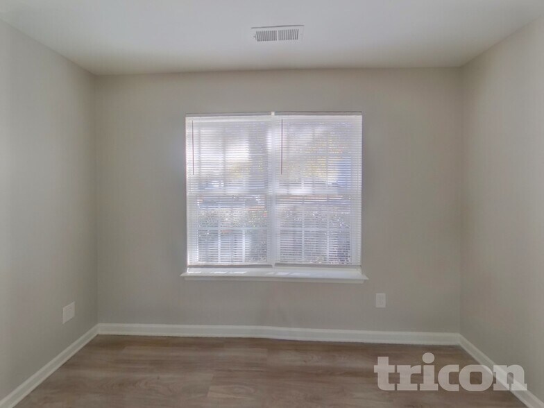 Building Photo - 1916 Lexington Ave