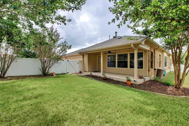 Building Photo - 904 Black Canyon St