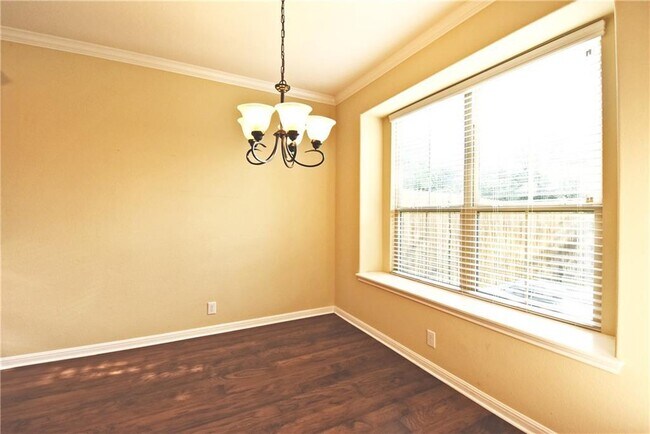 Building Photo - 13400 Briarwick Dr