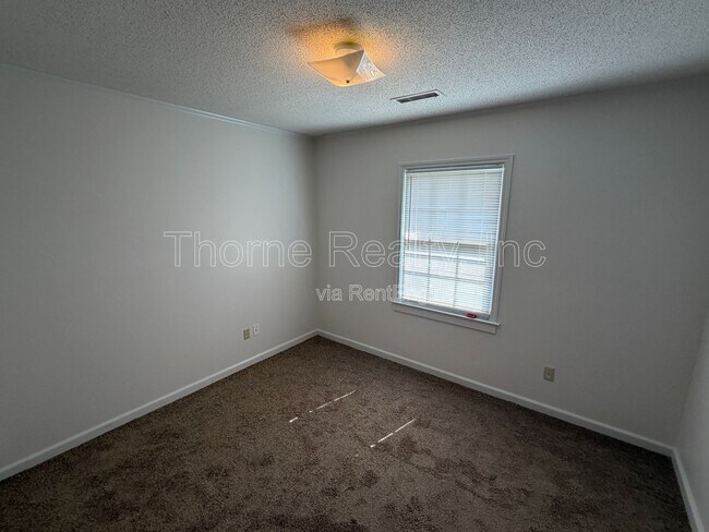 Building Photo - 2206 Candlewood Dr SW