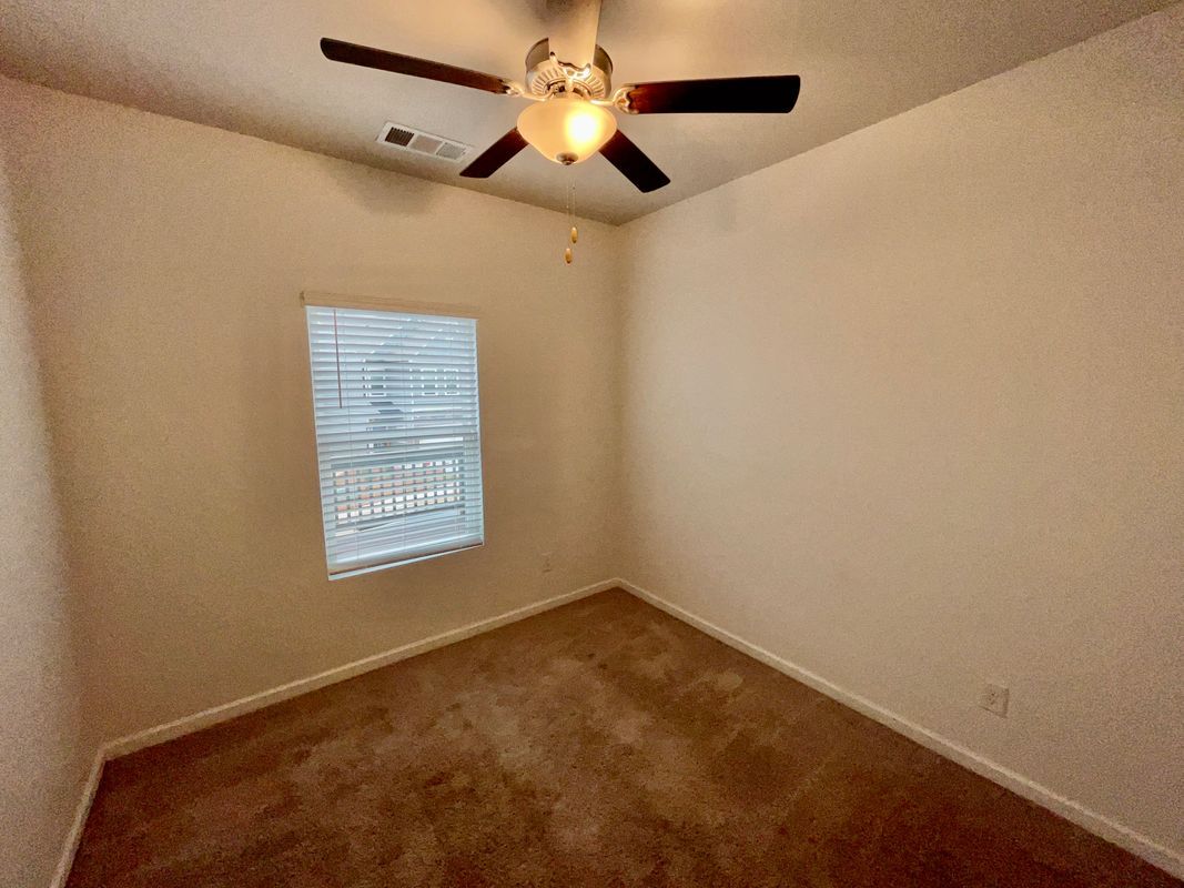 Building Photo - 525 Ruths Dr