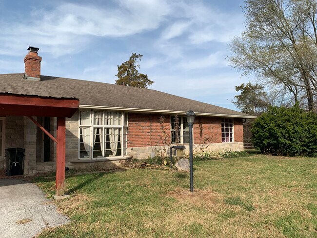 Building Photo - 5731 S Bearfield Rd