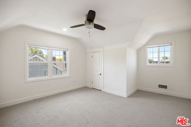 Building Photo - 1342 Mohawk St