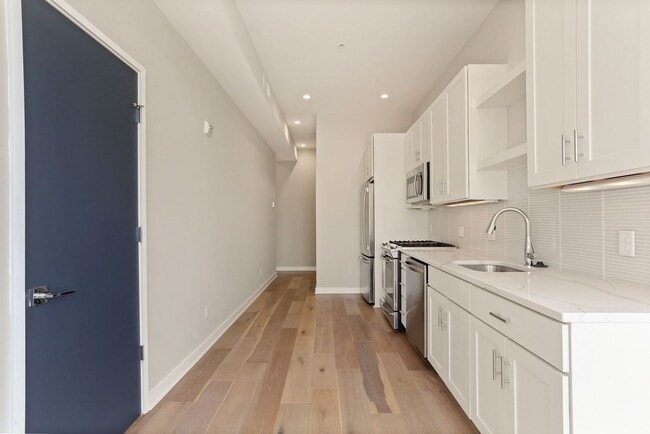 Building Photo - Available Now! Recent build! Professionally Managed// 2 bedroom 2 bathroom Luxury Condo// Petworth!