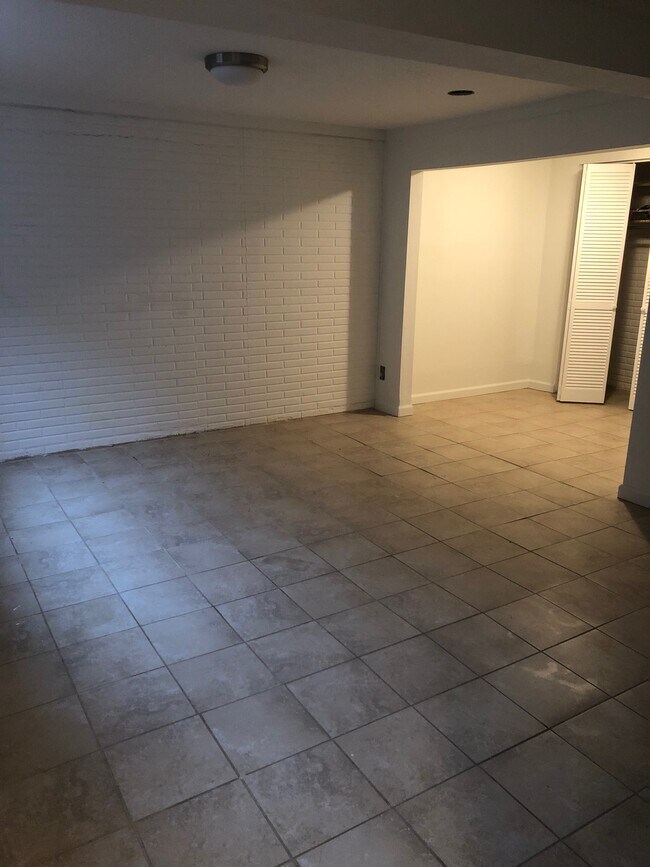 Building Photo - 22 Amesbury St