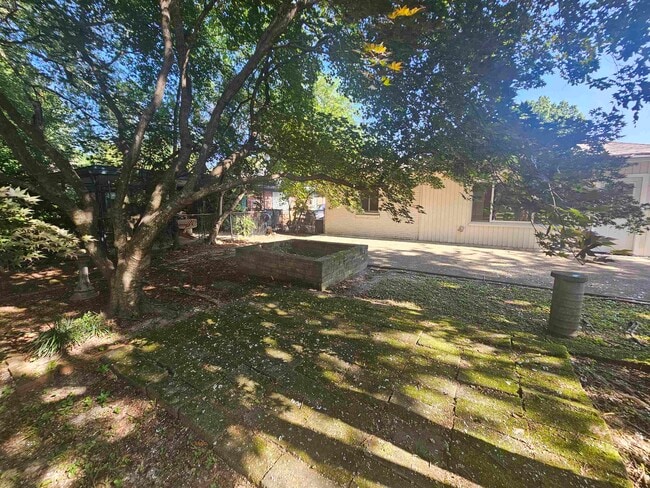 Building Photo - 4093 Hilldale Ave