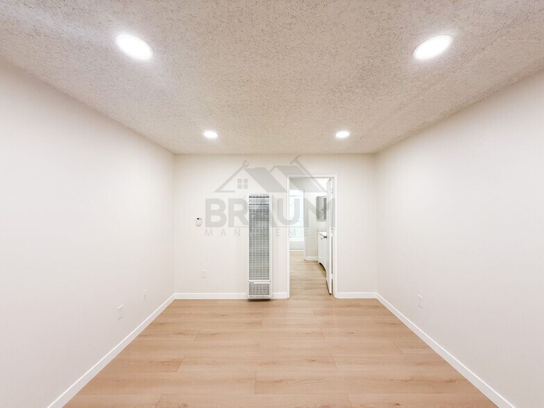 Building Photo - 5461 Kester Ave