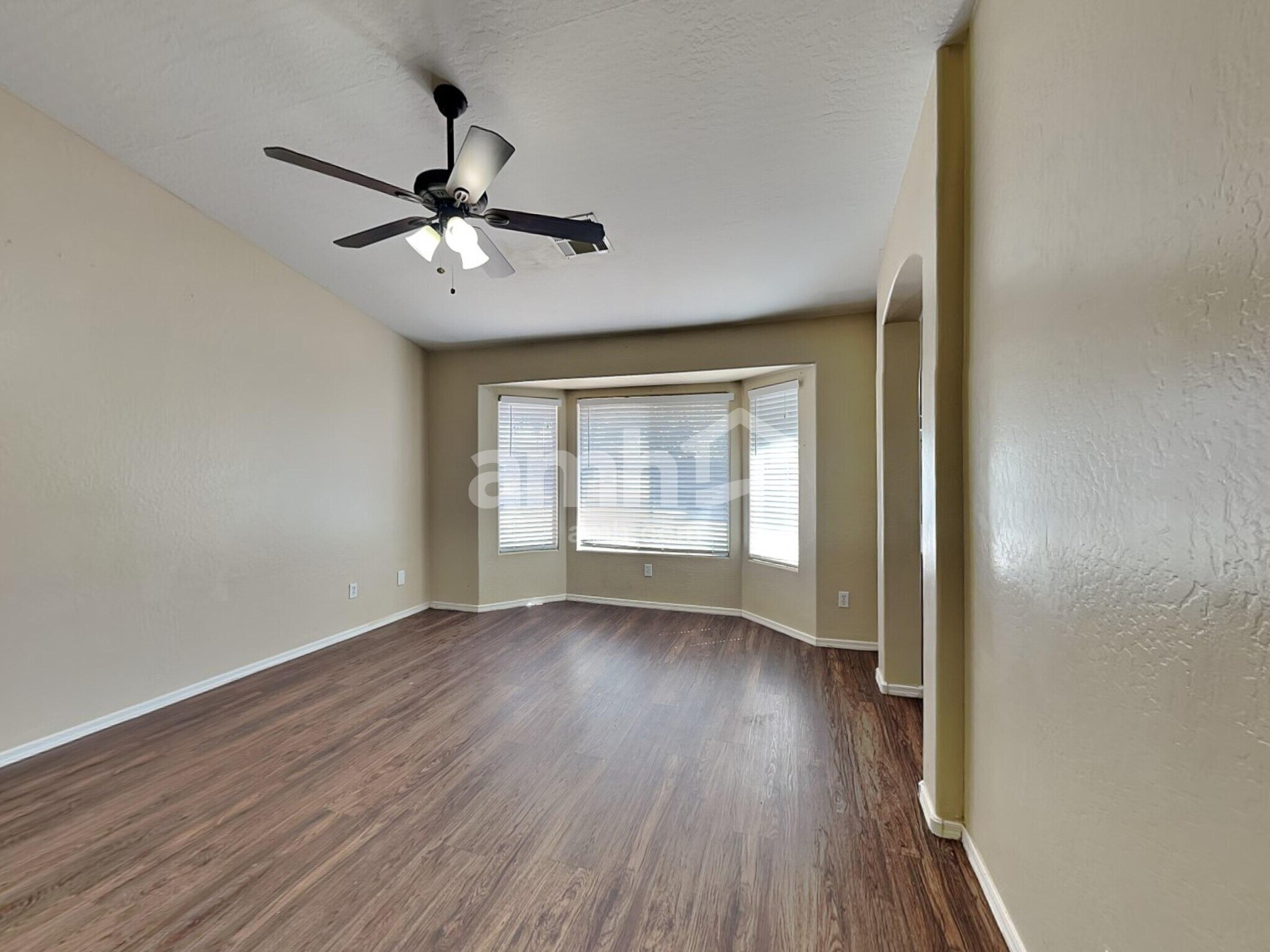 Building Photo - 3537 E Murrieta Rd
