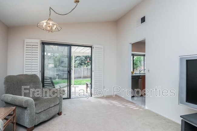 Building Photo - 2327 Fair Oak Ct