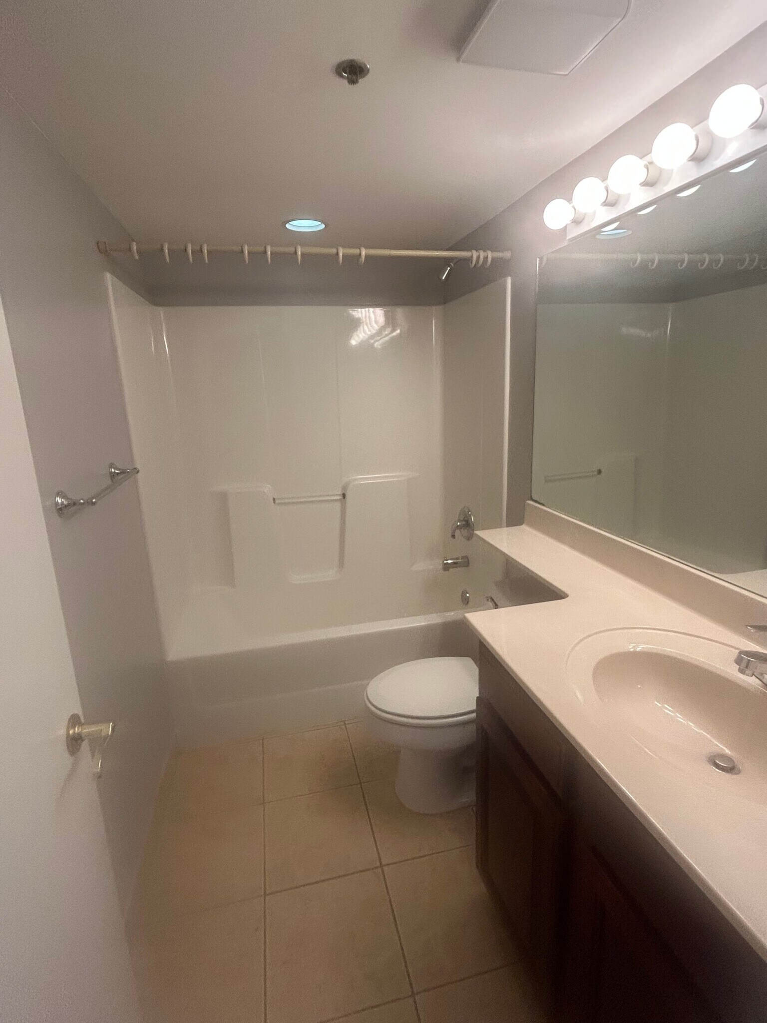 2nd bath in hall - 210 Roaring Fork Ext