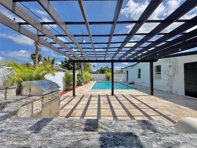 Building Photo - 5101 SW 112th Pl