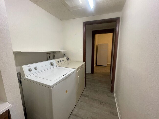 Building Photo - (1614 8th Ave)