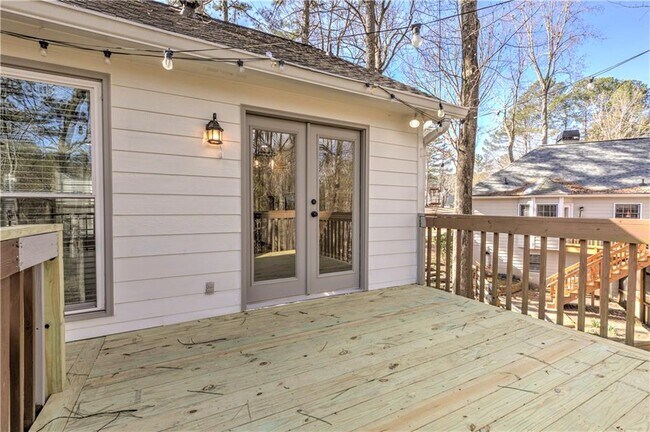 Building Photo - 637 Wedgewood Dr