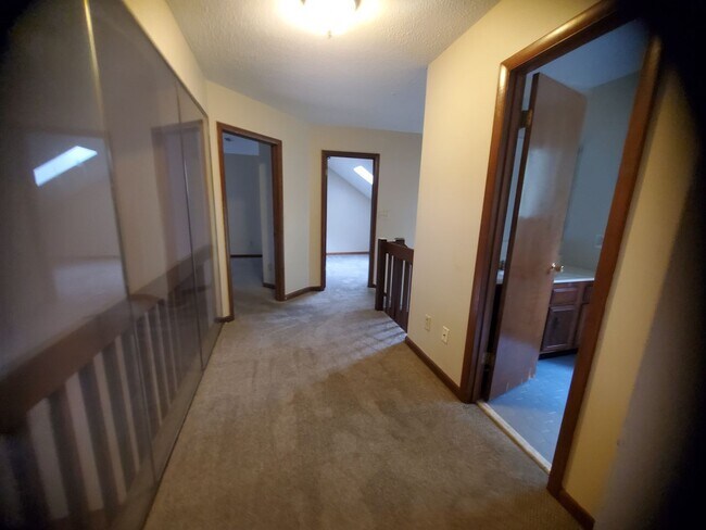 Building Photo - 3004 Stonehenge Ct