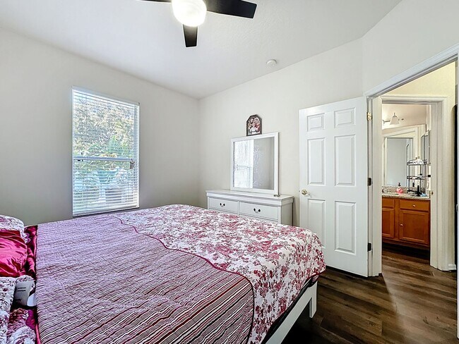 Building Photo - A home built for living well: 4Bedrooms/3Baths sophisticated home in Fells Cove!