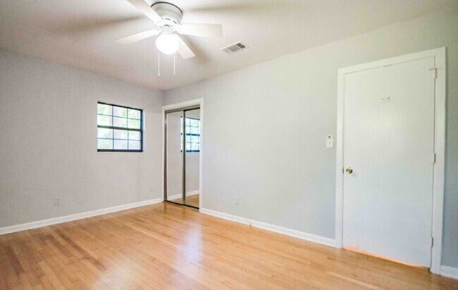 Building Photo - Fabulous home near the fairgrounds-$500 off 1st months rent!