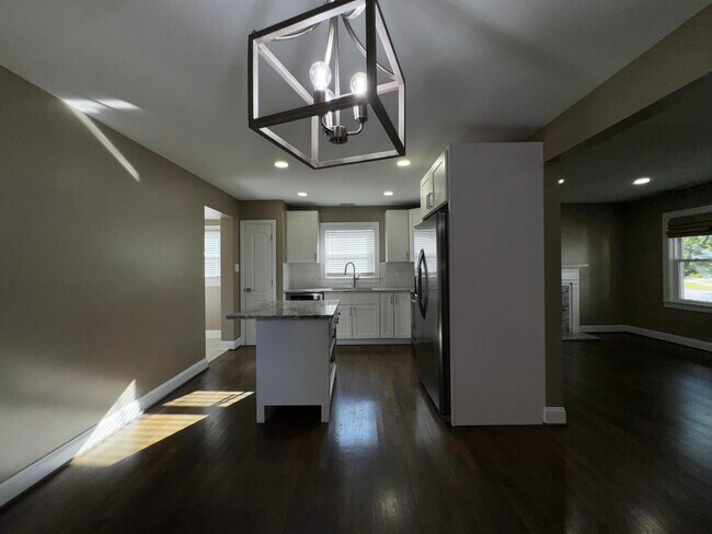 Building Photo - 564 Claymont Dr