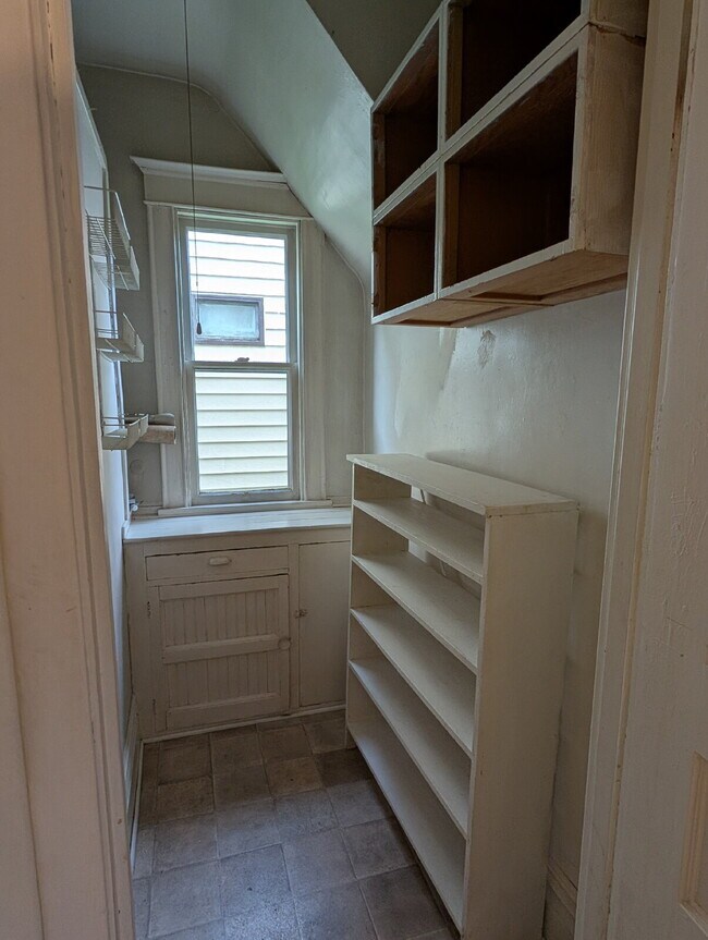 Building Photo - Bright & Charming 3BR With Garage Included In NE Minneapolis
