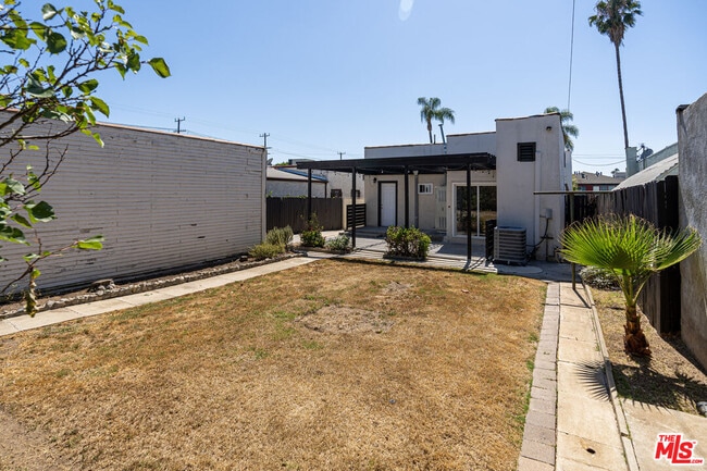 Building Photo - 1316 Mariposa Ave