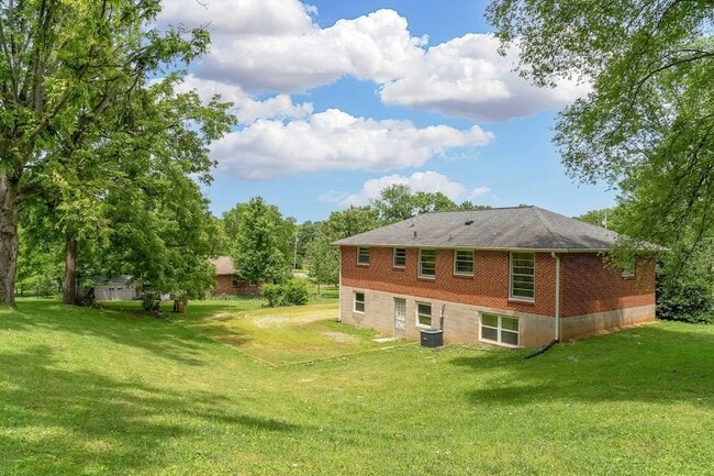 Building Photo - 411 Westchester Dr