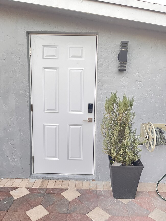 Building Photo - 6920 Fillmore St