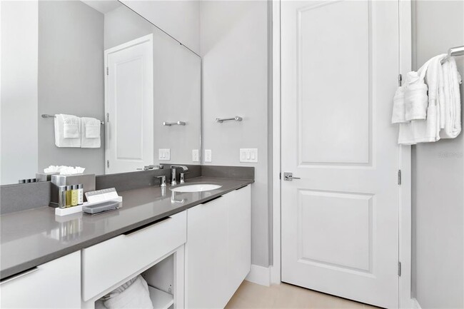 Building Photo - 7770 Sandy Ridge Dr