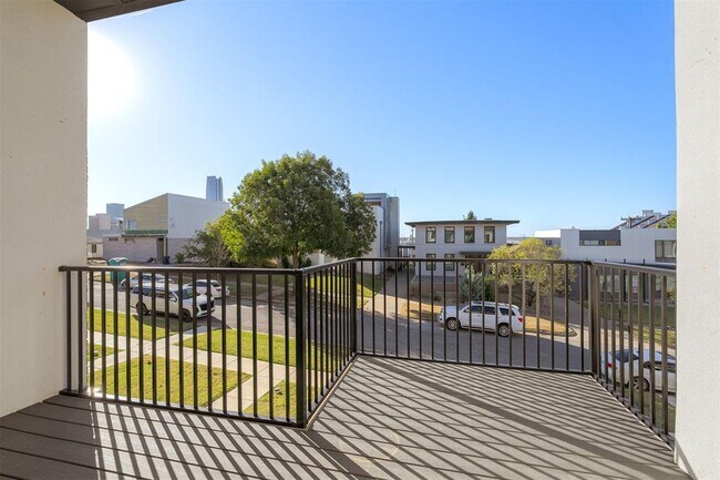 Building Photo - 827 NW 8th St